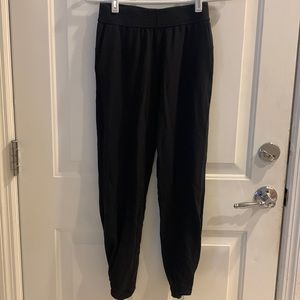 LULULEMON BLACK JOGGERS SIZE 2